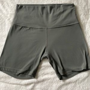 Lululemon grey sage align shorts 6”